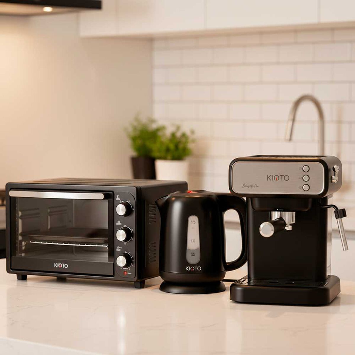 Combo Horno El&eacute;ctrico Kioto Kureii 46 L + Cafetera El&eacute;ctrica Kioto Barisuta Pro 1 L + Hervidor El&eacute;ctrico Kioto Tottori 1,7 L