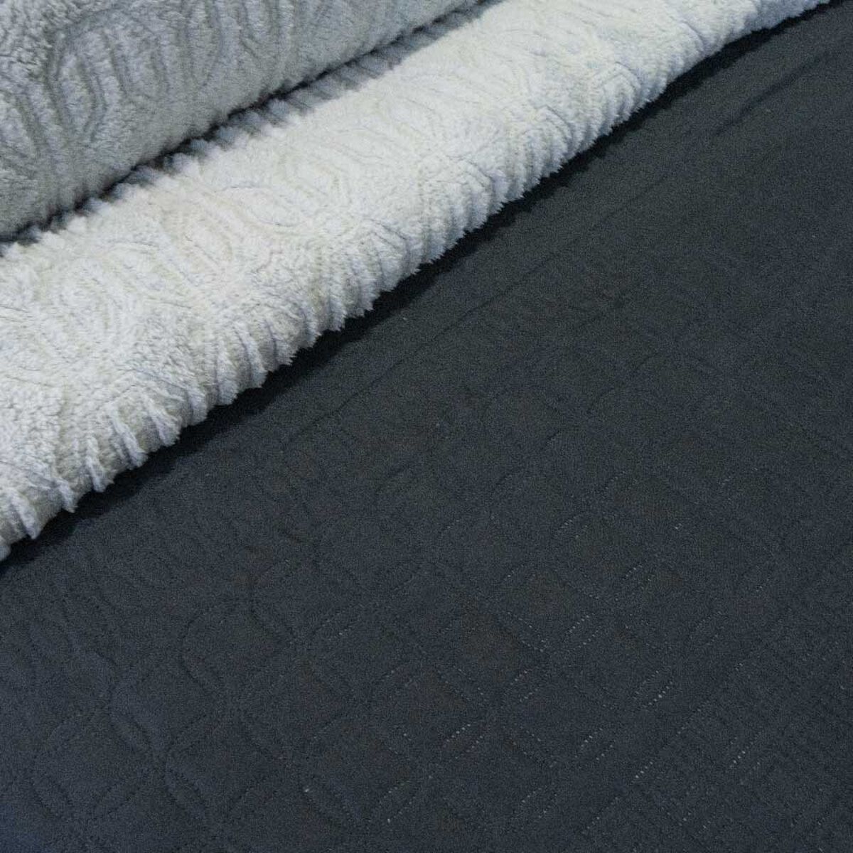 Quilt Doral 2 Plazas Viena Liso Negro