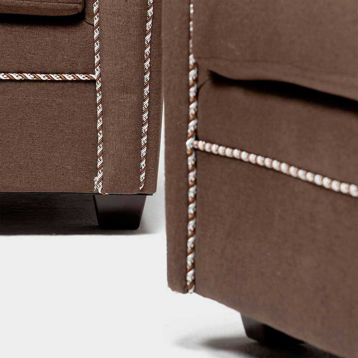 Juego de Living Almore Alemania Sof&aacute; 3 Cuerpos + Dos Sillones 1 Cuerpo Caf&eacute;