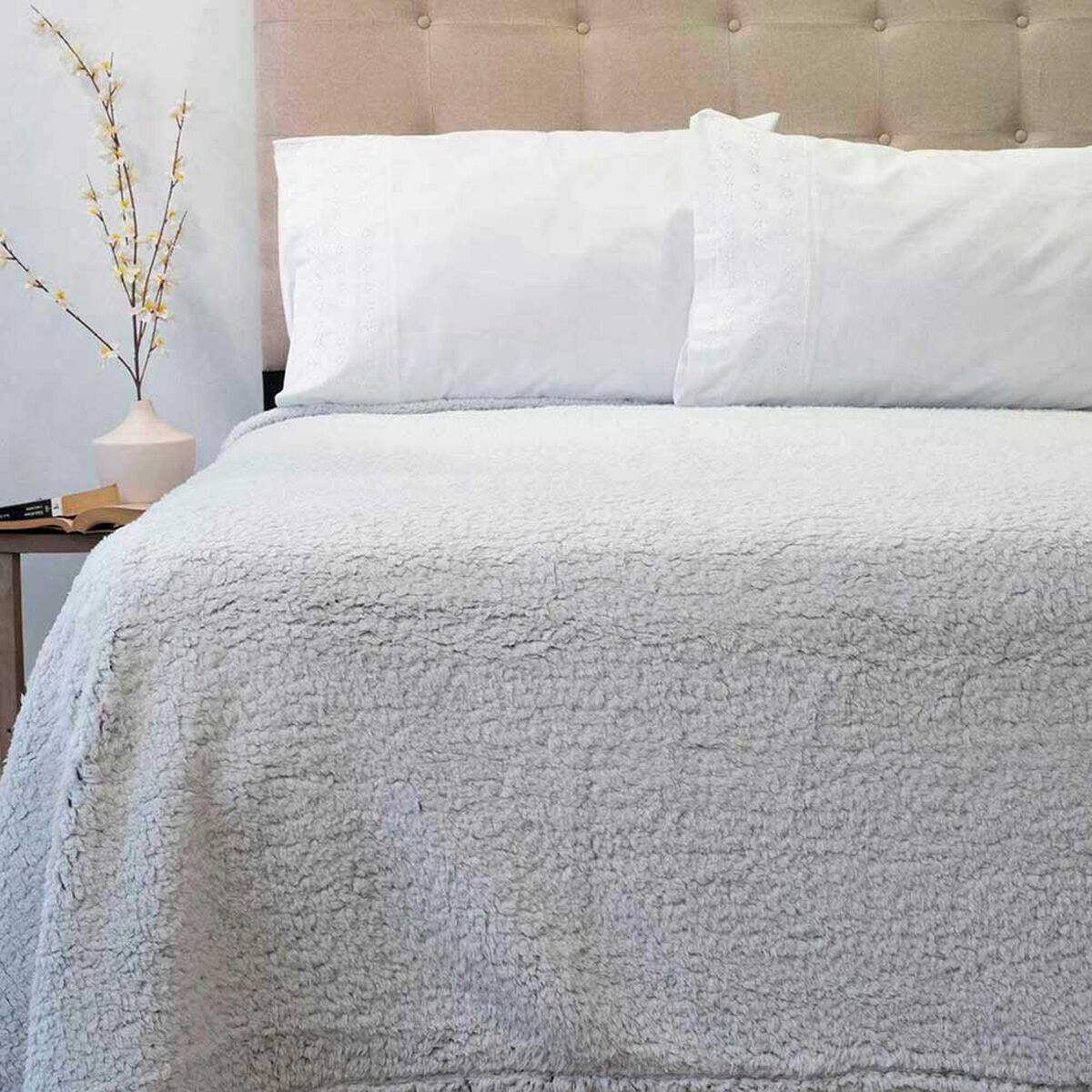 Frazada Poli&eacute;ster Doral 2 Plazas Deluxe Gris Claro