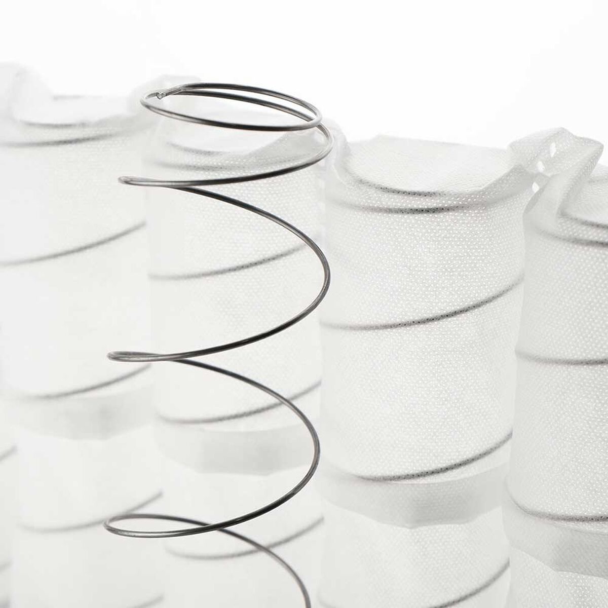 Cama Europea Celta Base Dividida 2 Plazas Everest Copper Black + 2 Almohadas + Textiles