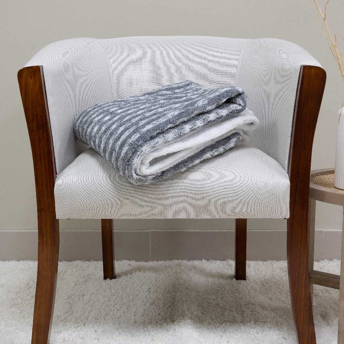 Manta Doral Jacquard Two Tones 127x152 cm D5