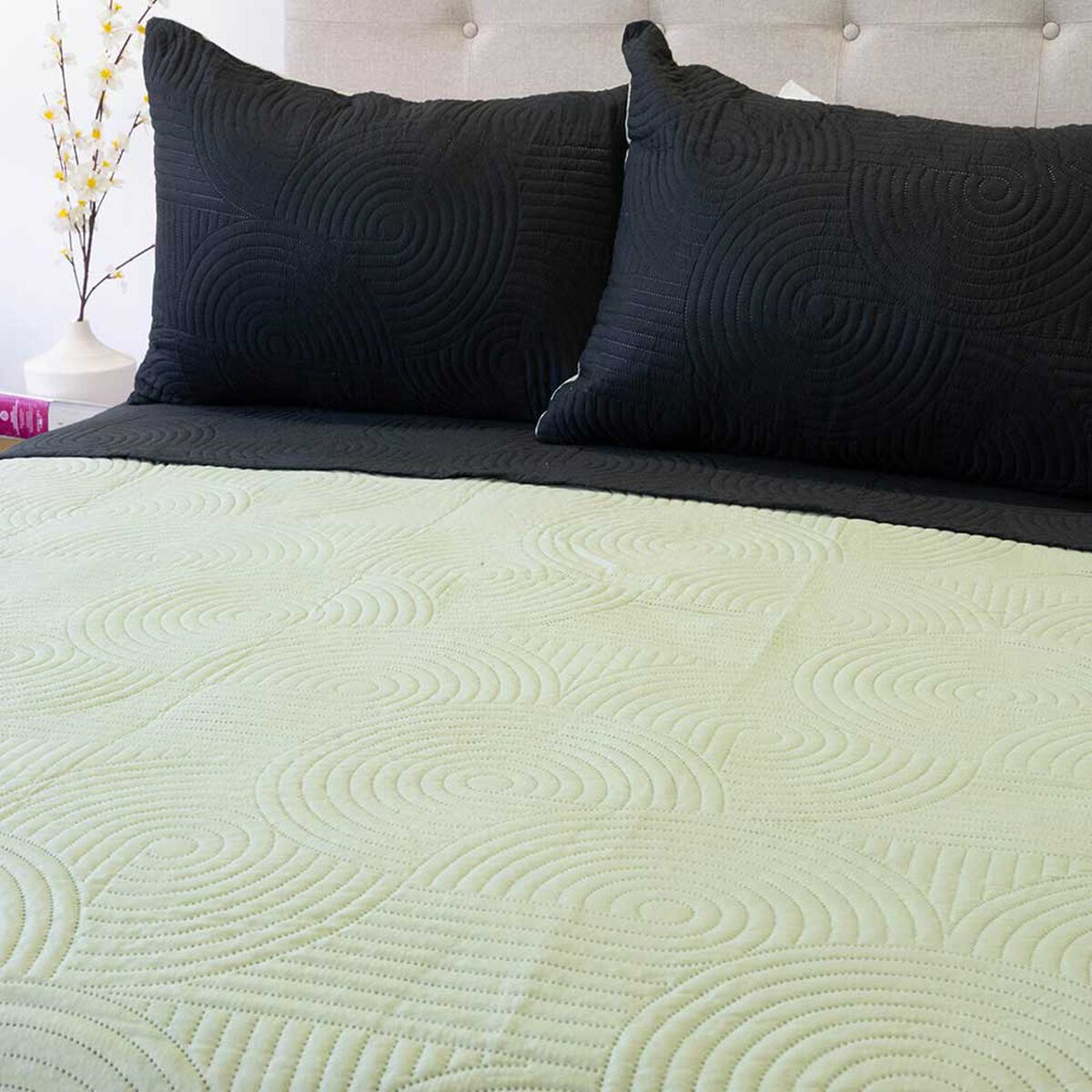 Quilt Bicolor Doral 2 Plazas Origins Liso Negro Verde