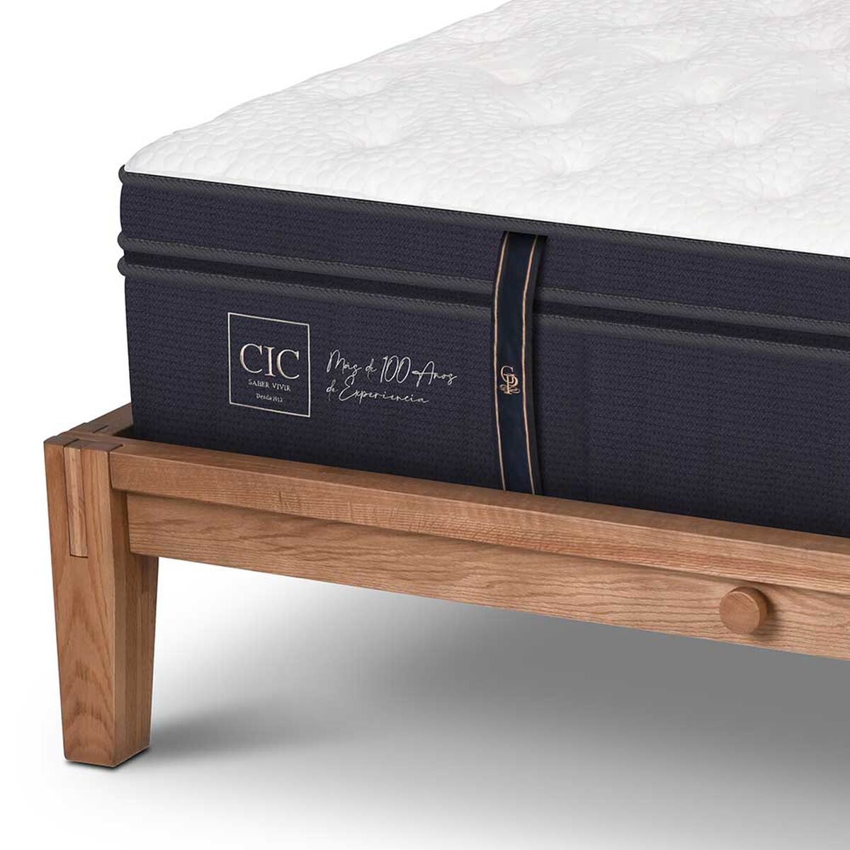 Cama Europea CIC King OAK Grand Premium + 2 Almohadas Viscoel&aacute;sticas + Plum&oacute;n