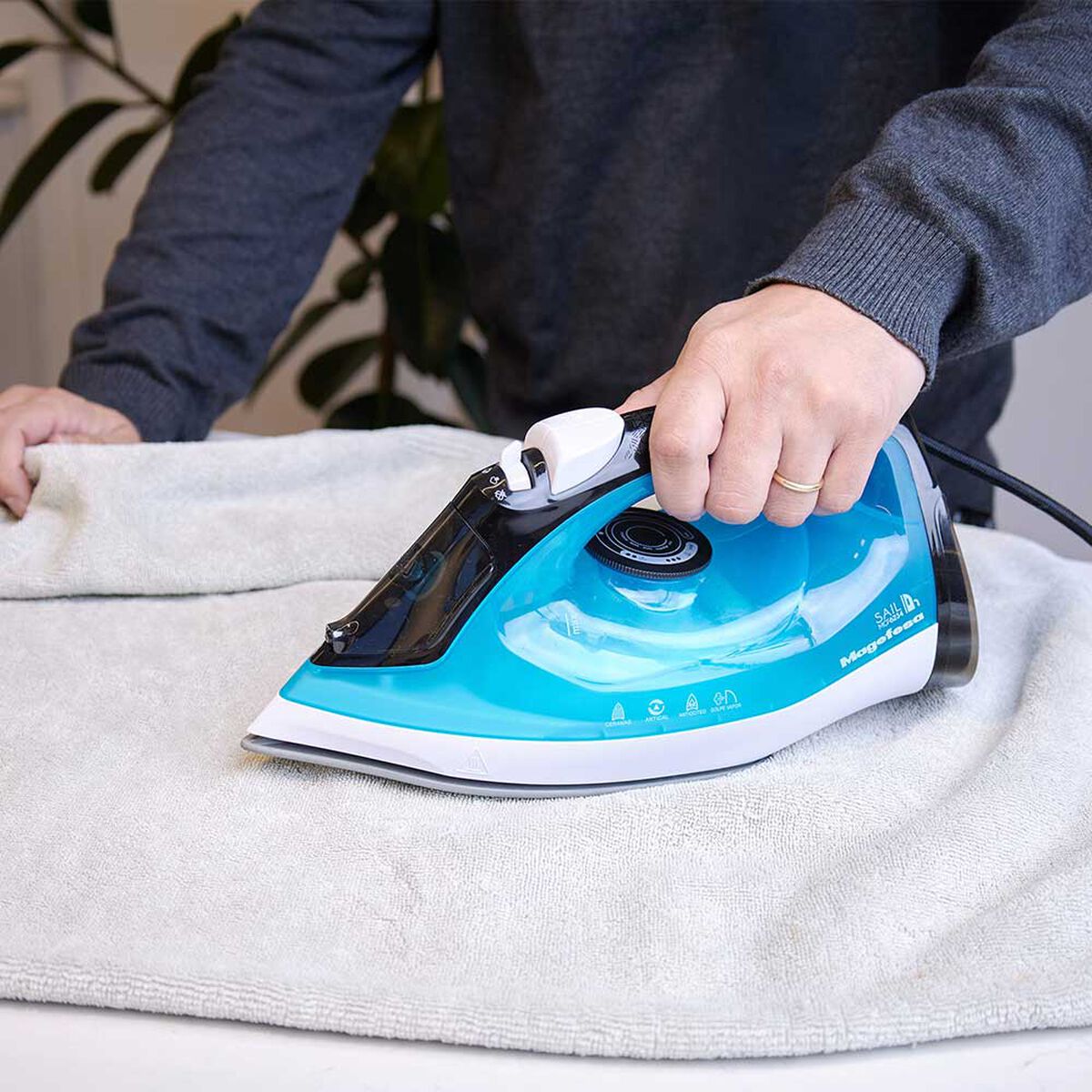 Plancha a Vapor Magefesa Sail MGF6234