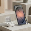 Combo Samsung Galaxy S26 Ultra 256GB 6.9? Negro + Aud&iacute;fonos Bluetooth Samsung Galaxy Buds Core Blanco
