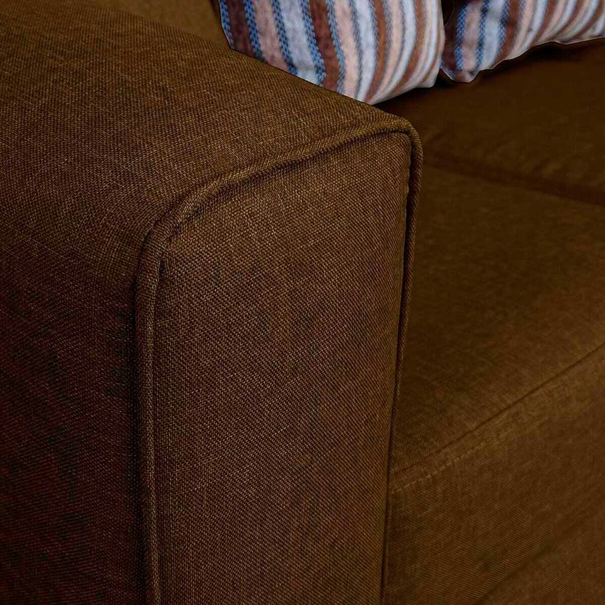 Juego de Living Elegant Detail Santa Fe Sof&aacute; 3 Cuerpos + Sof&aacute; 2 Cuerpos + Sill&oacute;n 1 Cuerpo Caf&eacute;