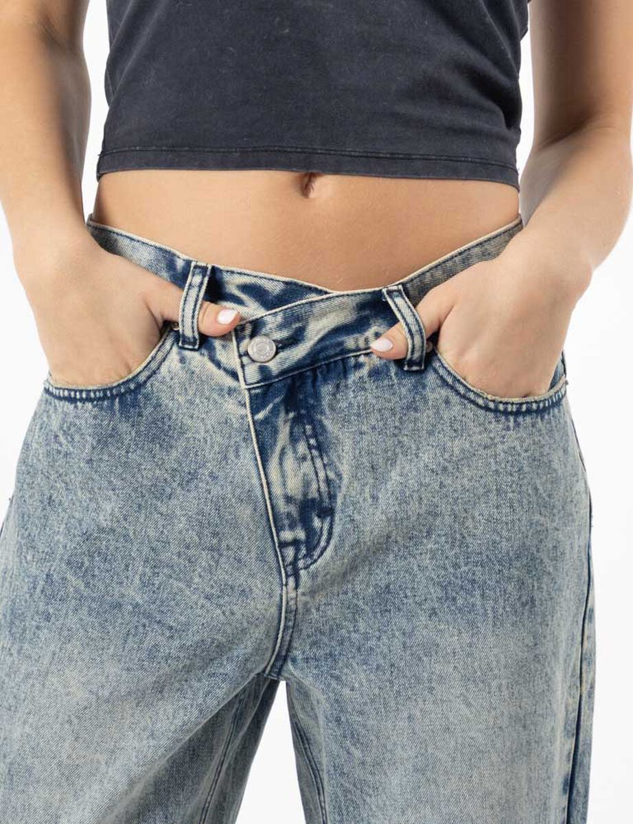 Jeans Straight Bot&oacute;n Cruzado Mujer Icono