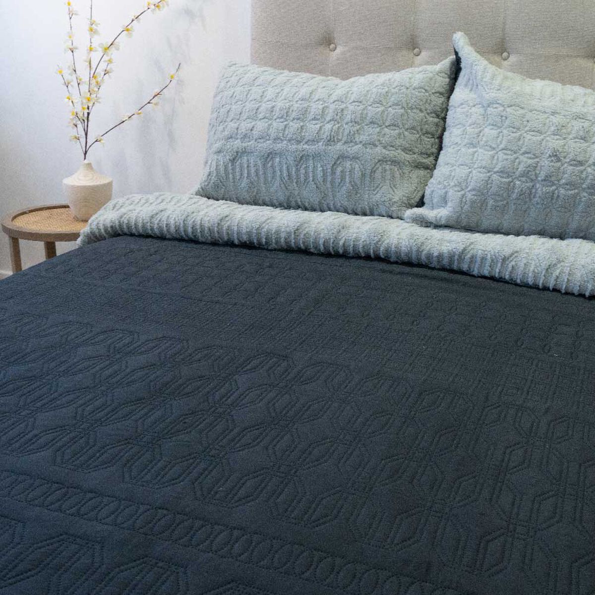 Quilt Doral 2 Plazas Viena Liso Negro