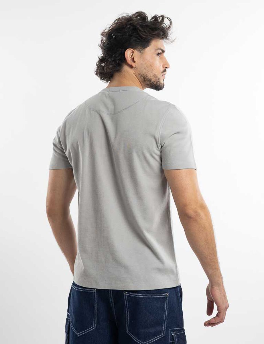 Polera Textura Con Cuello Hombre Icono