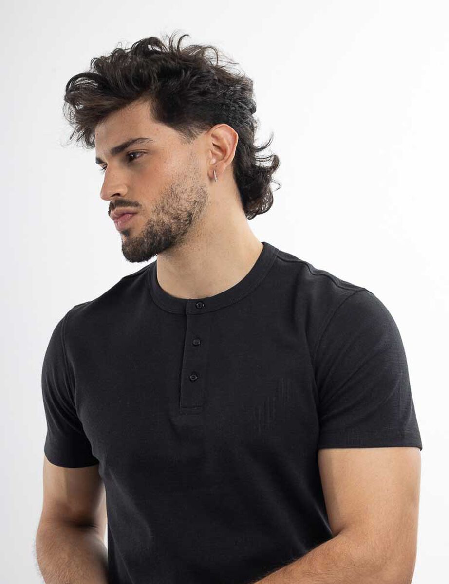 Polera Textura Con Cuello Hombre Icono