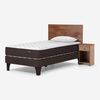 Cama Europea Rosen 1,5 Plazas Ergo T + Respaldo + Velador Tabor Caramelo + Almohada Light Americana