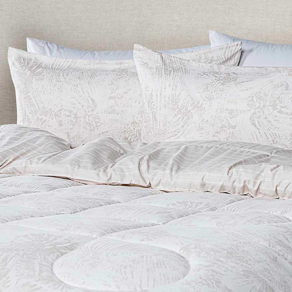 Plum&oacute;n Rosen Amelia King