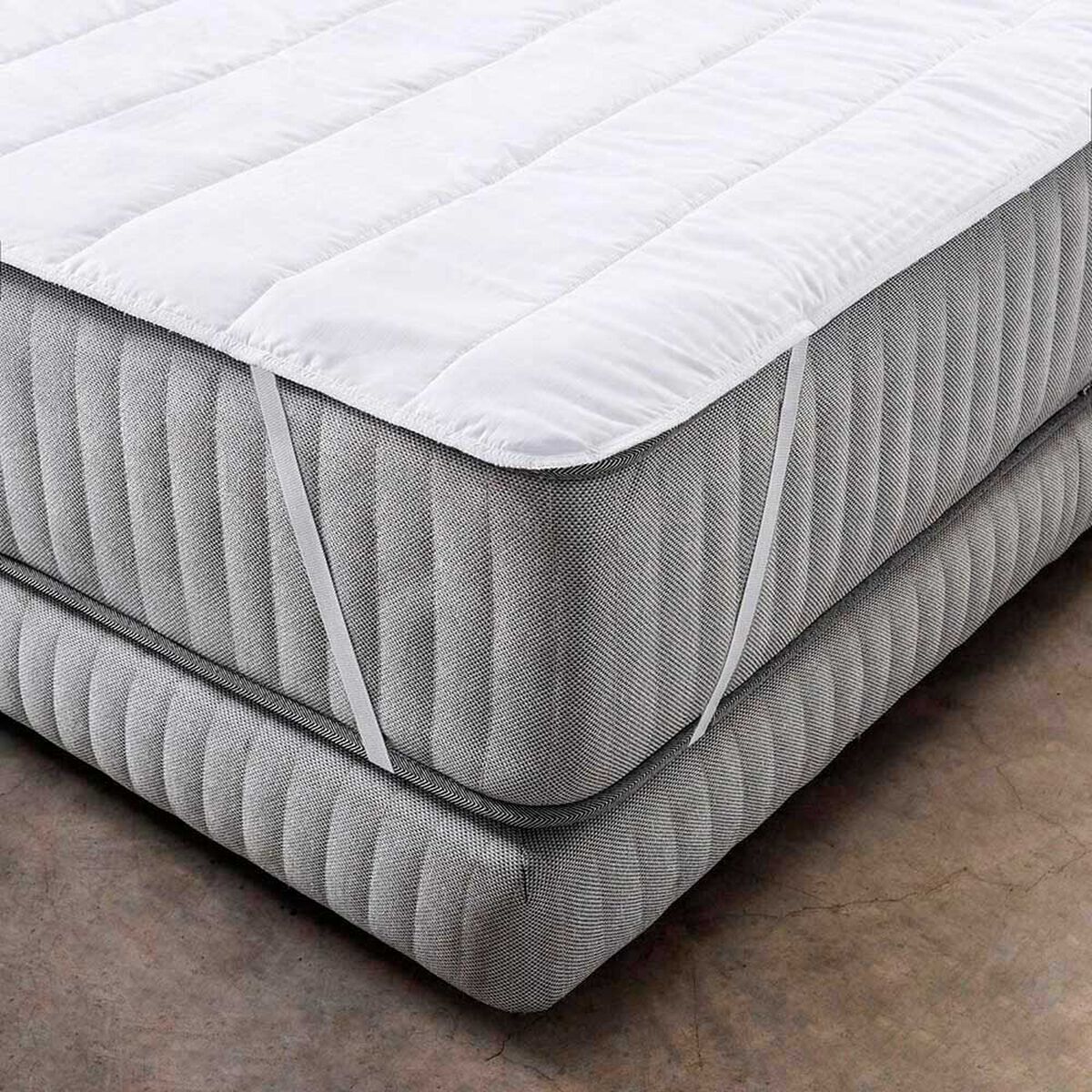 Cubrecolch&oacute;n American Family King Liso Blanco