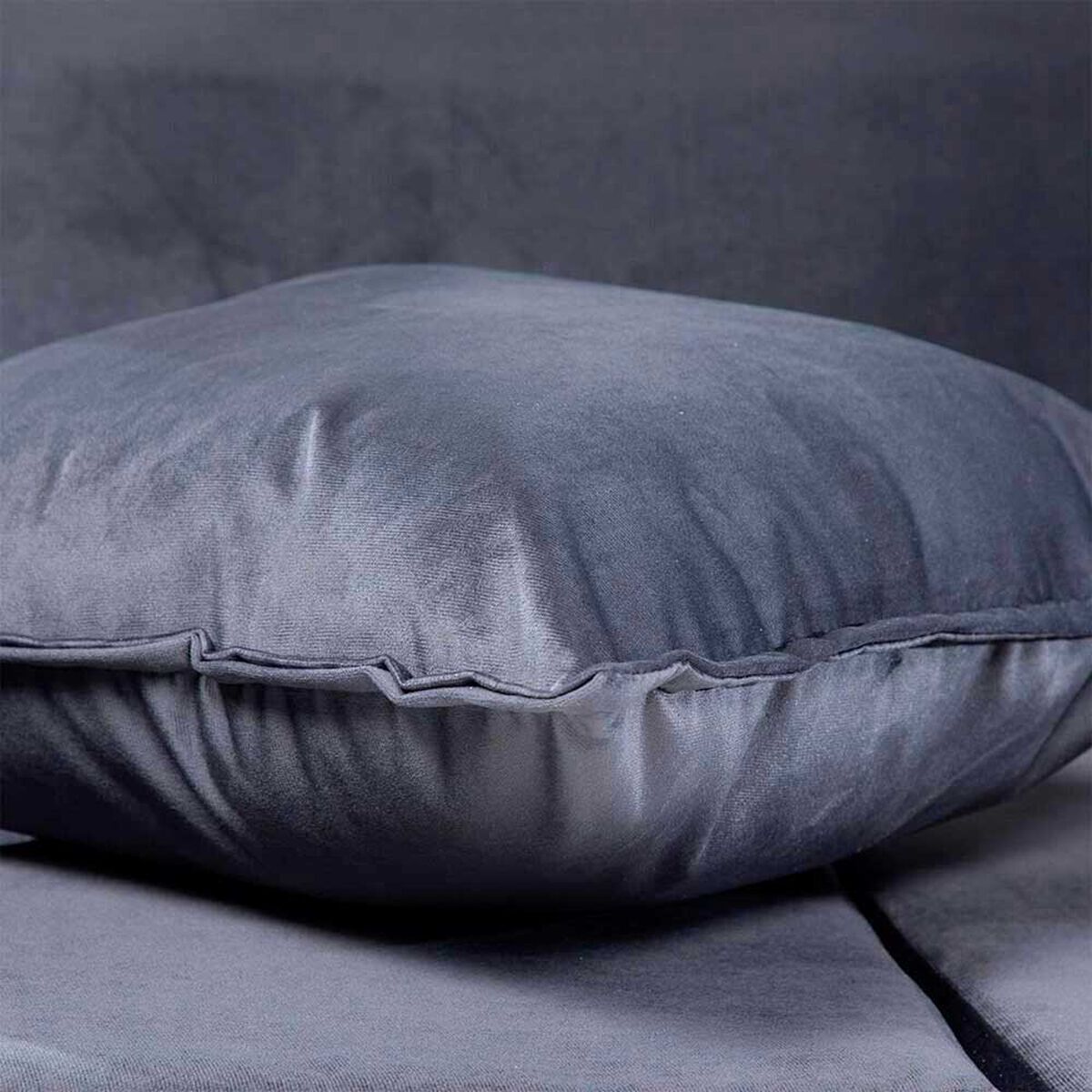 Juego de Living Almore Paris 3 Cuerpos + Dos Pouf 1 Cuerpo Negro