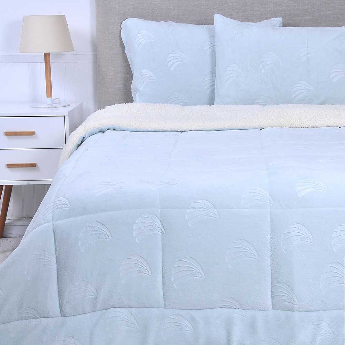 Plumón Liso Mashini 2 Plazas Coral Emboss Celeste