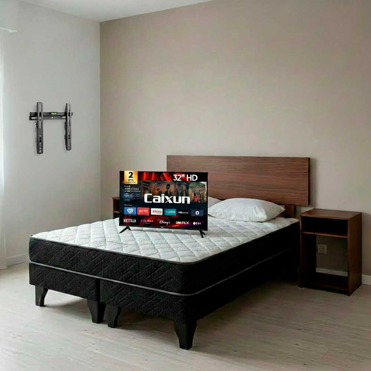 Combo Cama Europea Celta 2 Plazas New Atlantis Base Dividida + Respaldo + 2 Veladores Casanova 2 Plazas Nogal + Pack Almohadas Casa Linda Almohadas Blanco 65 x 45 cm + Smart TV LED 32" Caixun HD Google TV C32V1HG + Soporte de Pared Fijo Fiddler MV301S