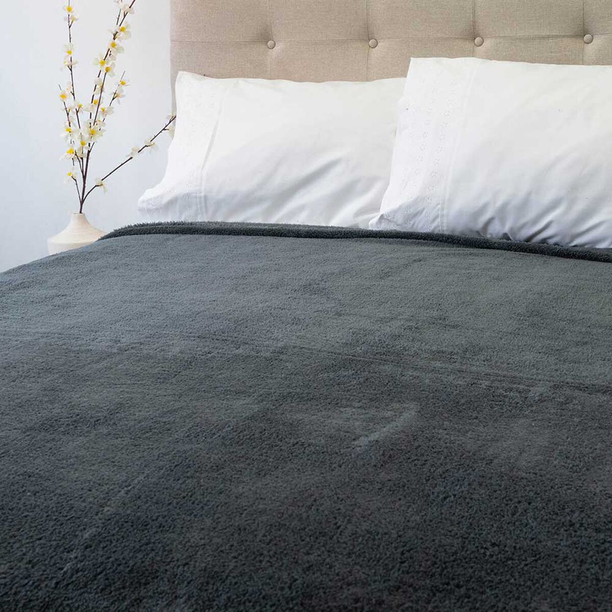 Frazada Poliéster Doral 2 Plazas Deluxe Gris Oscuro
