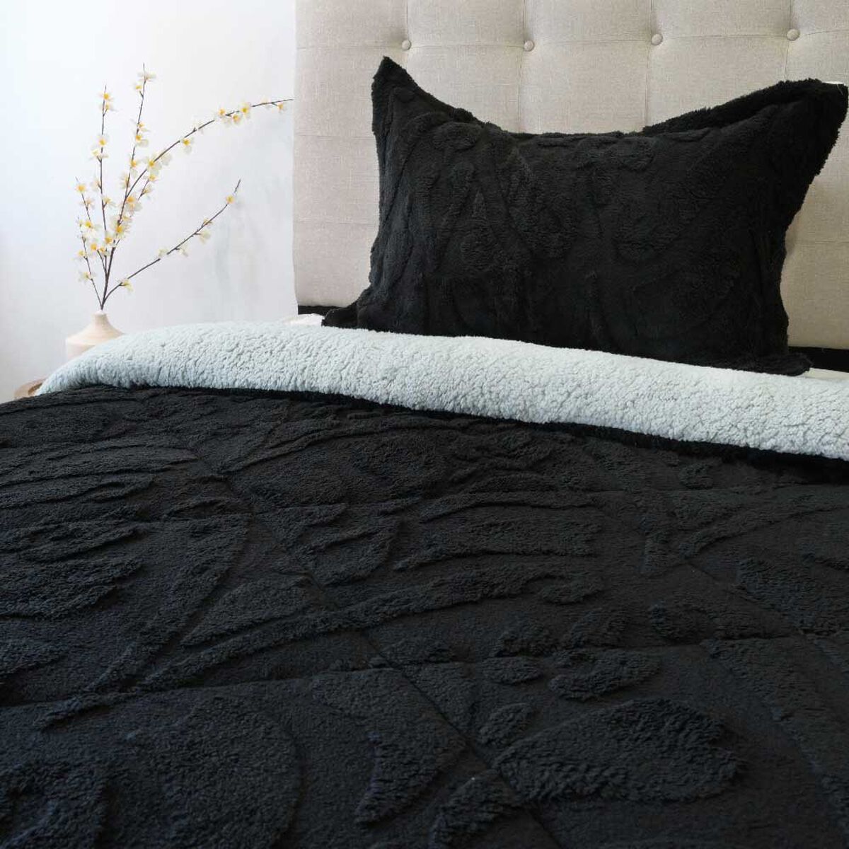 Cubrecama Doral 1,5 Plazas Jacquard Liso Negro