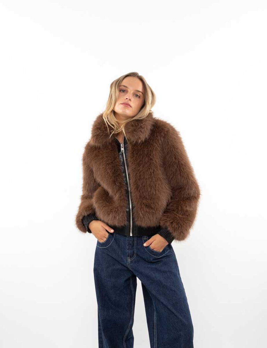 Chaqueta Crop Peluda Mujer Icono