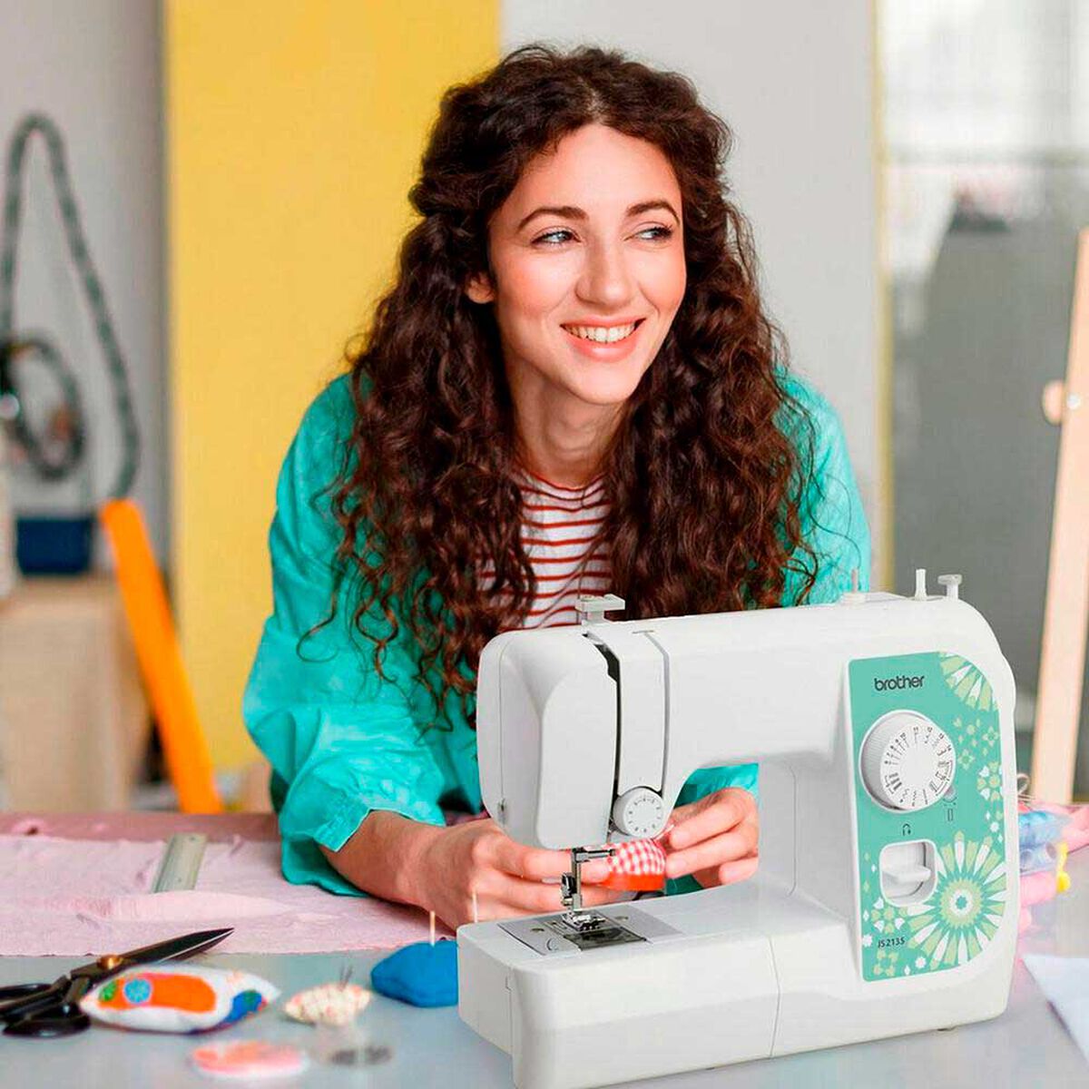 M&aacute;quina de Coser y Remendar Brother JS2135