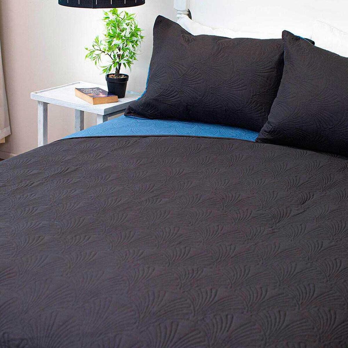 Quilt Doral 2 Plazas Negro y Azul Hotpress Bicolor