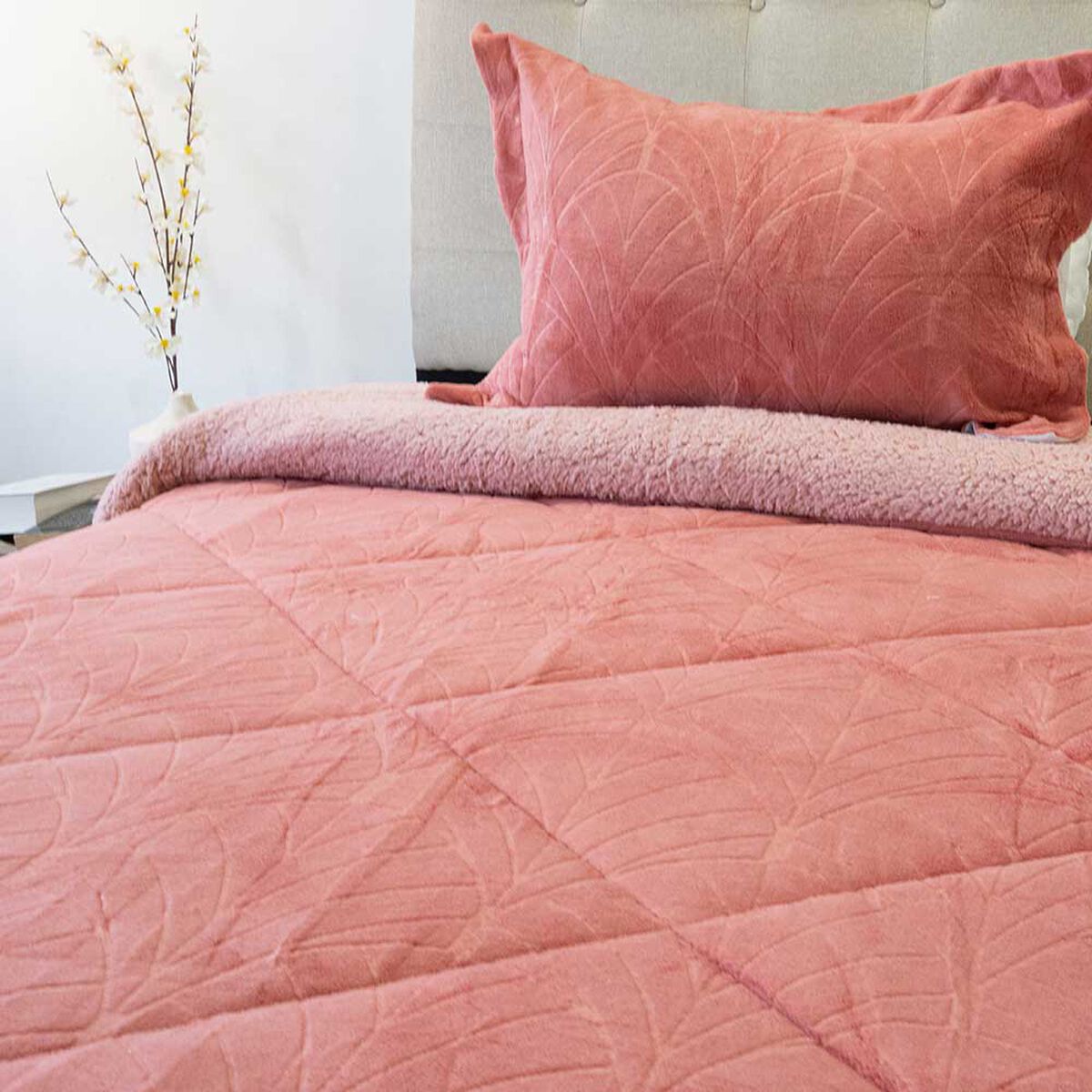 Cubrecama Doral 1.5 Plazas Outboss Estampado Nebula Sherpa D1