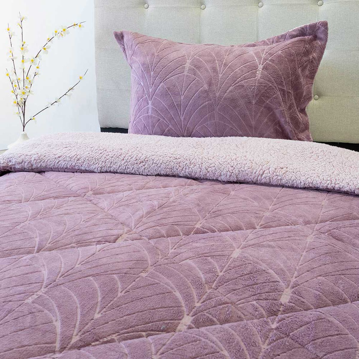 Cubrecama Doral 1.5 Plazas Outboss Estampado Nebula Sherpa D1