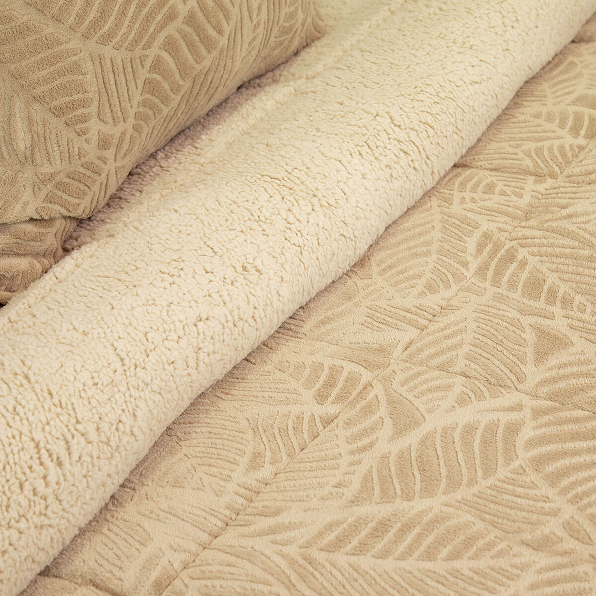 Cubrecama Doral 1,5 Plazas Beige Outboss Sherpa