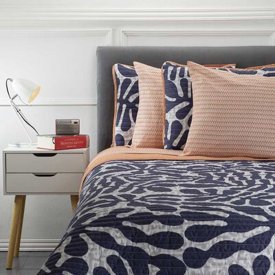 Imagen 1 del producto Set Quilt + Juego de Sábanas Casanova 1,5 Plazas Beltrán