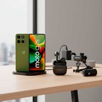 Combo Celular Motorola Moto G15 4G 128GB 6,7"" Verde + Audifono Fiddler Colors Negro + Set Cargador Auto Kioto