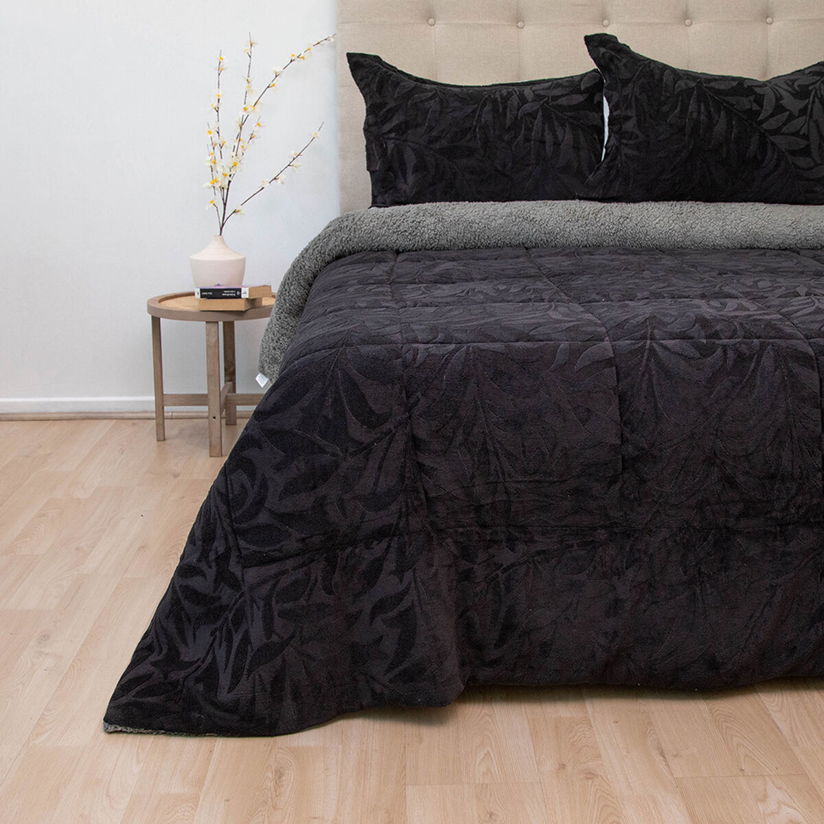 Cubrecama Doral Super King Negro Outboss Sherpa