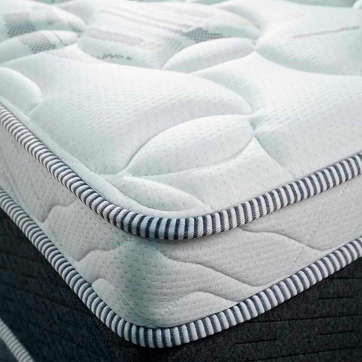 Cama Europea Celta Base Dividida 2 Plazas x 2 mt Everest Cobre + Respaldo + 2 Veladores Mallorca