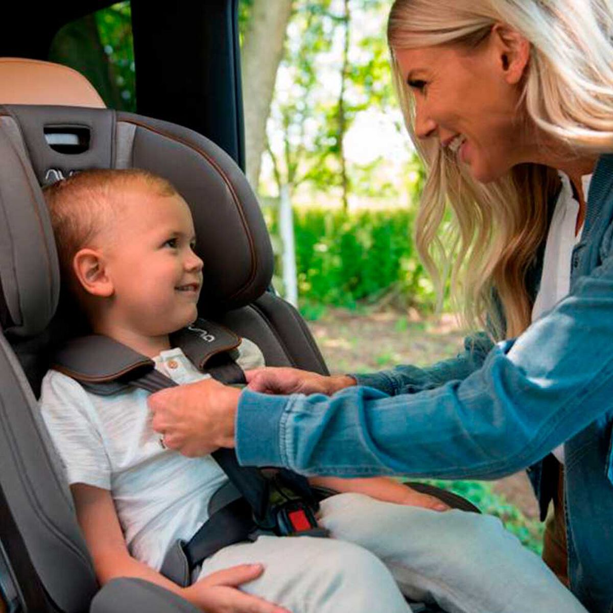 Silla de Auto Bebe Convertible Exec Caviar Nuna