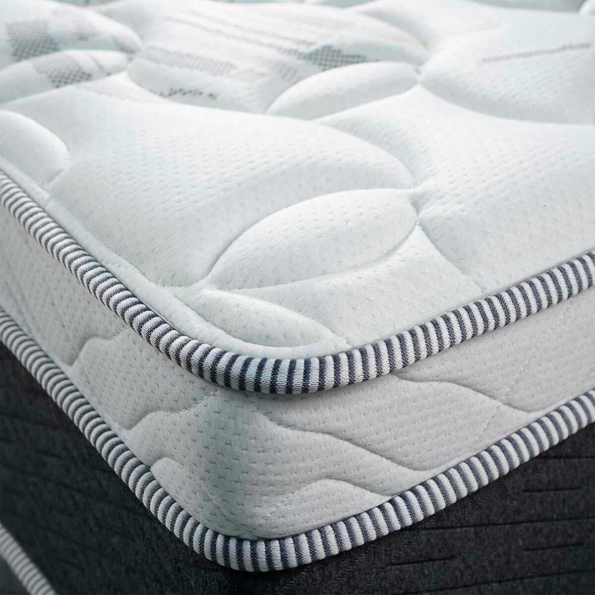 Cama Europea Celta Base Dividida 2 Plazas x 2 mt Everest Cobre + Respaldo + 2 Veladores Villarreal