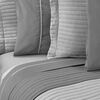 Set Quilt + Juego de Sábanas Casanova King Gris