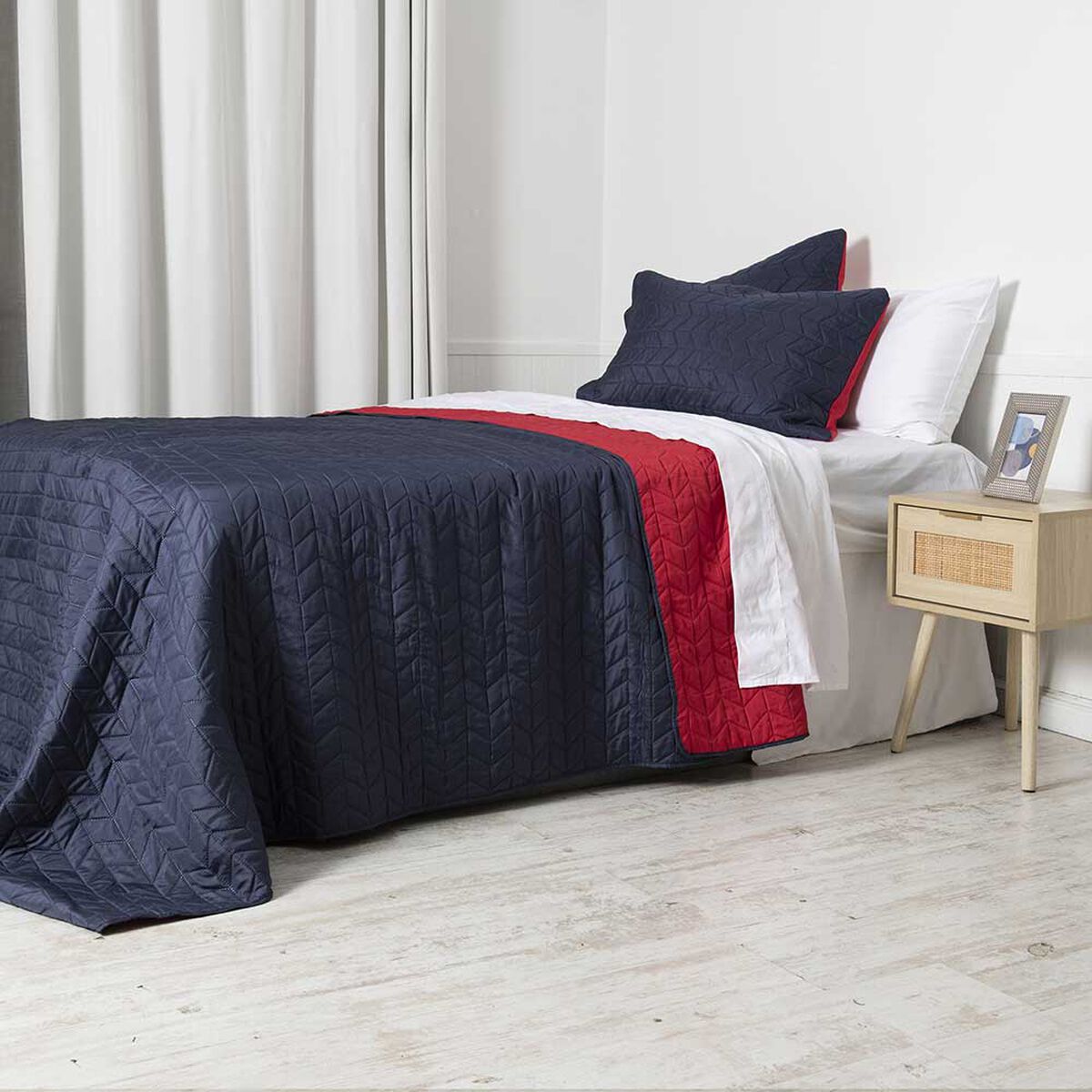 Cubrecama Mashini 1,5 Plazas Liso Marengo Rojo