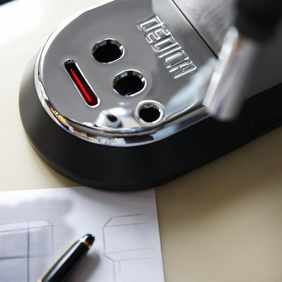 Cafetera Eléctrica De'Longhi Dedica Plata 1,2 lts.