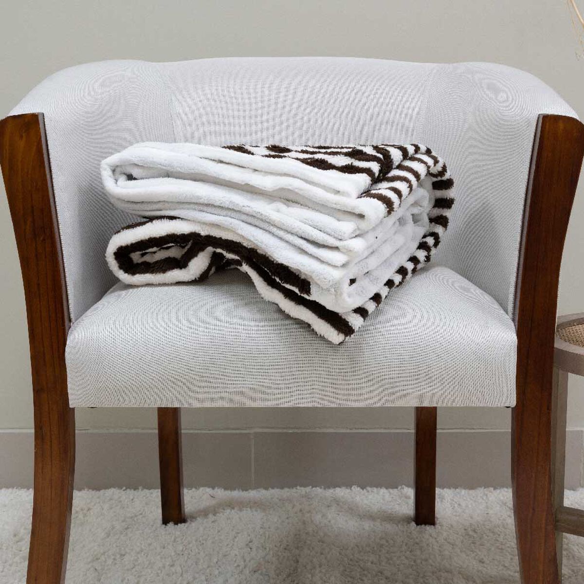 Manta Doral Jacquard Two Tones 127x152 cm D4