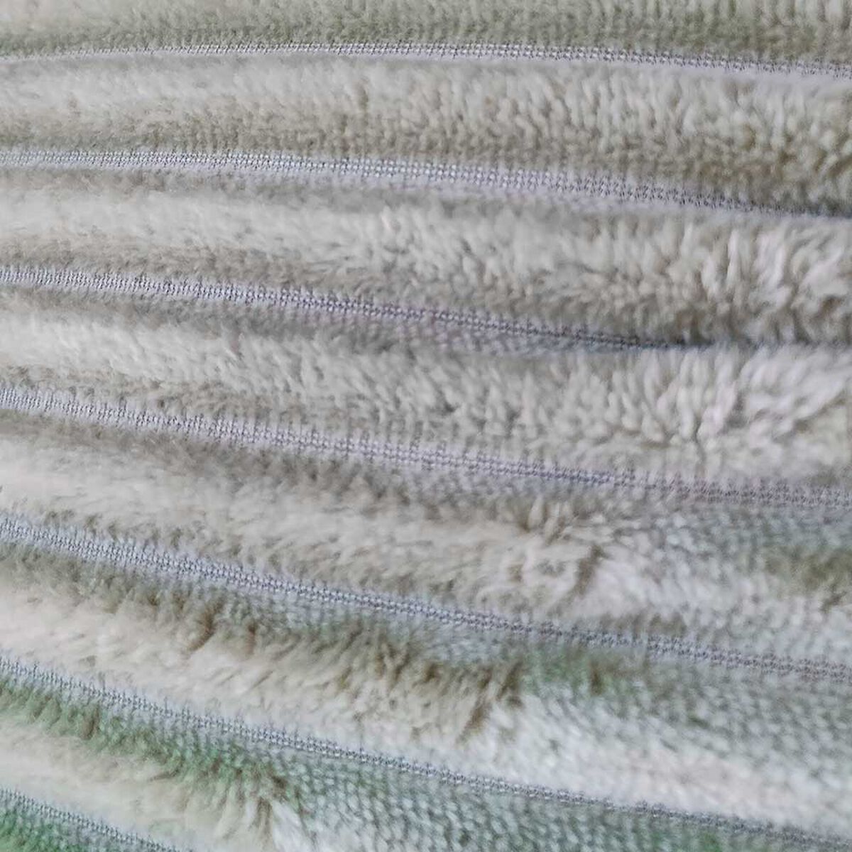Manta Illusions 130 x 150 Olivo Flannel
