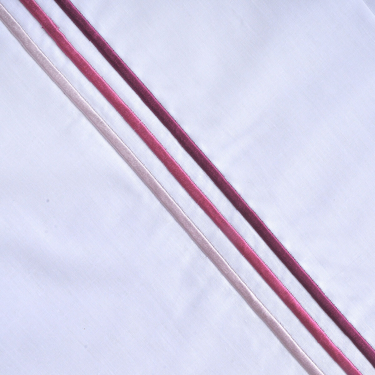 Sábana Mashini 144 Hilos King Bordada Line Rosado