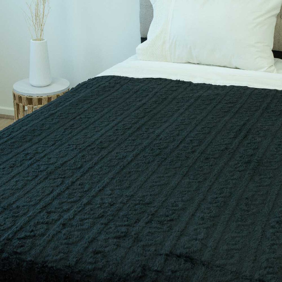 Frazada Doral 1,5 Plazas Chiporro Jacquard Liso Negro