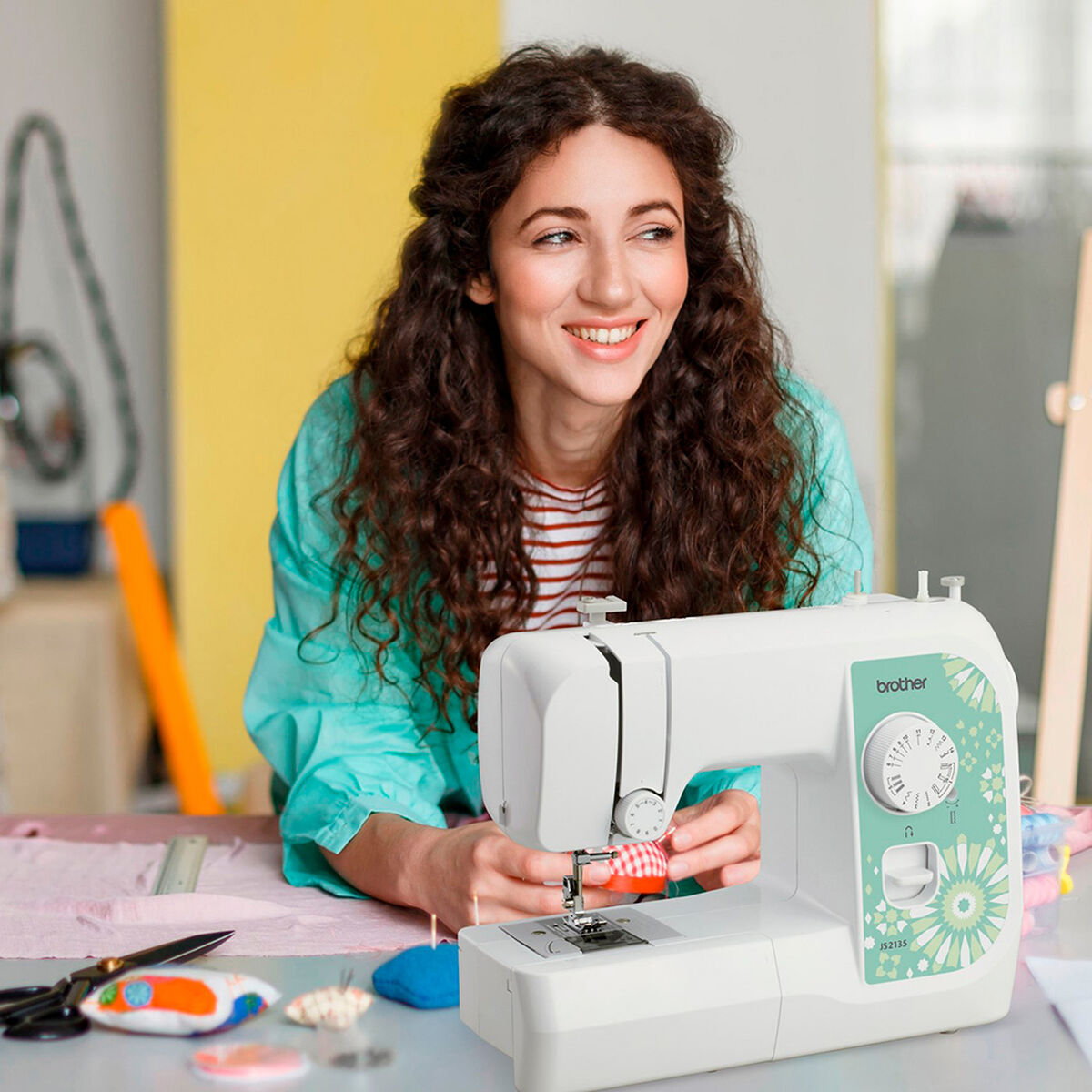 Máquina Overlock Brother 3534DT + Máquina de Coser y Remendar Brother JS2135