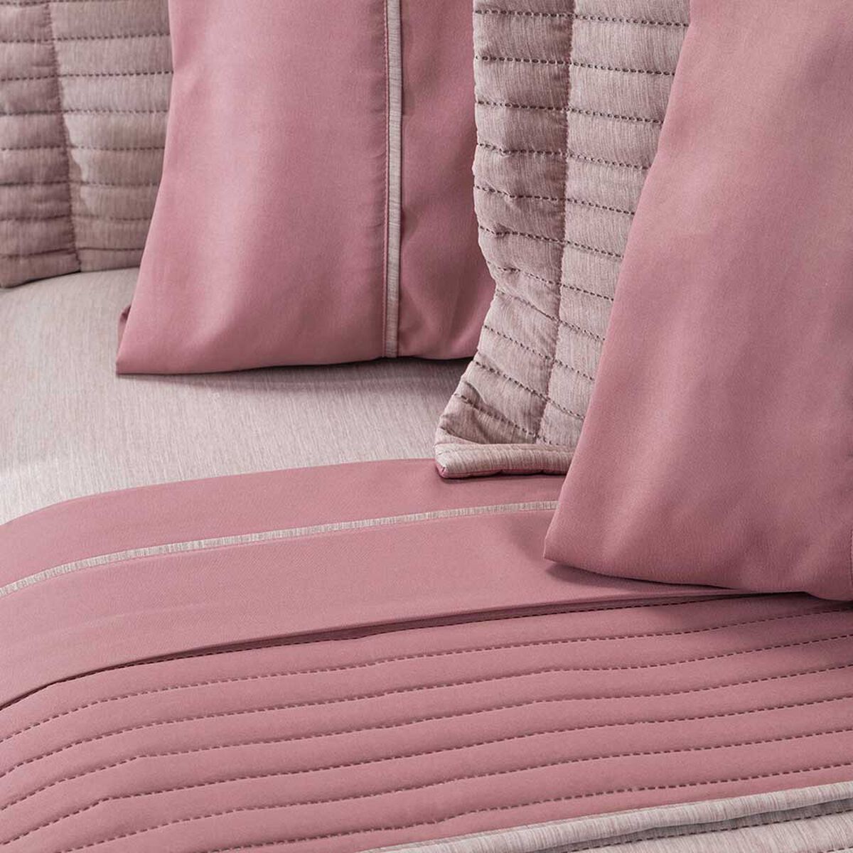 Set Quilt + Juego de Sábanas Casanova 1,5 Plazas Burdeo