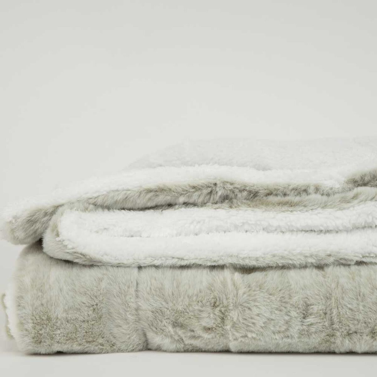 Manta Rabbit Sherpa Zibel