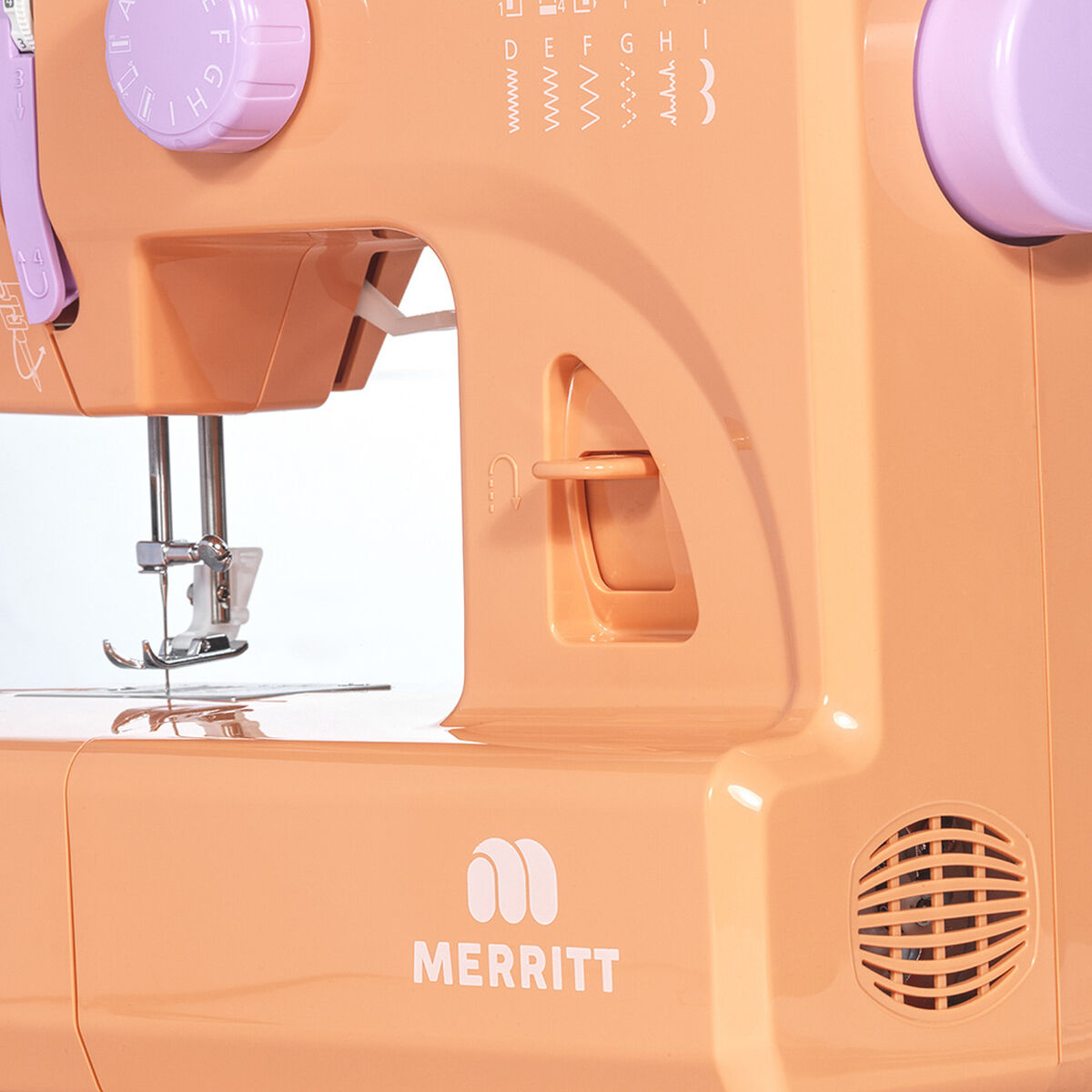 Máquina de Coser Brazo Libre Merritt ME 6 Coral