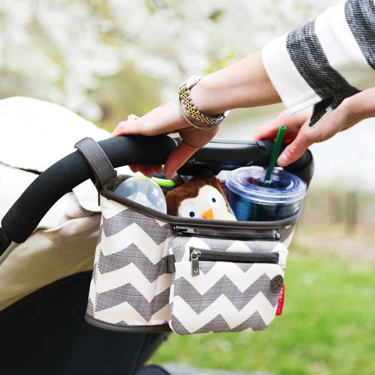 Bolso Organizador para Coches Gris Skip Hop