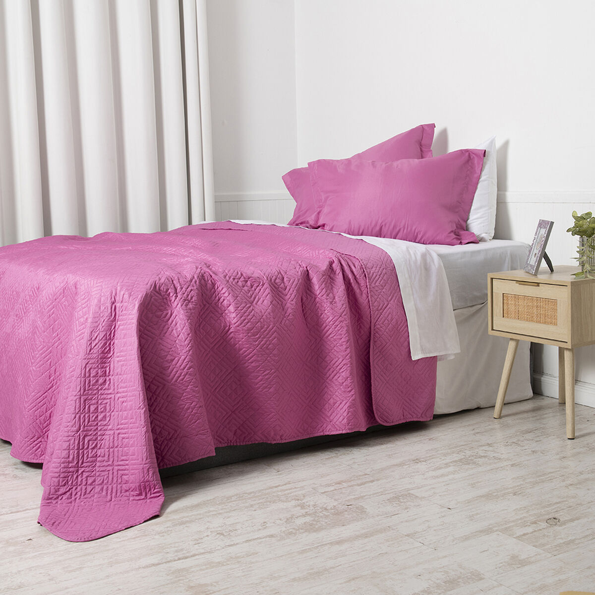 Cubrecama Mashini 2 Plazas Liso Fucsia