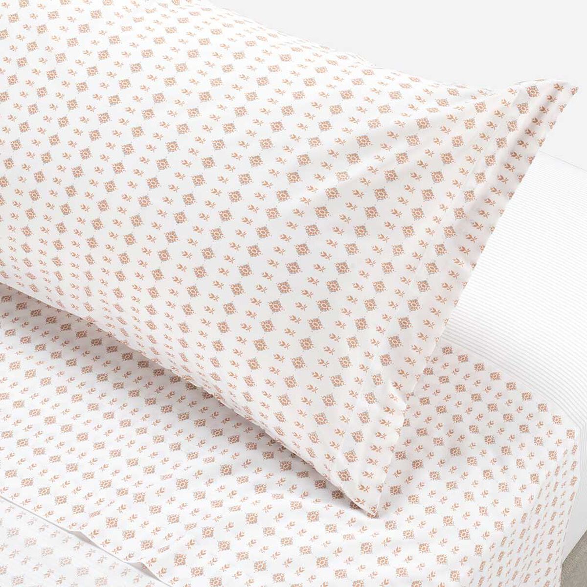 Juego de Sábanas Rosen 180 Hilos Súper King Miniprint Delia Blanco