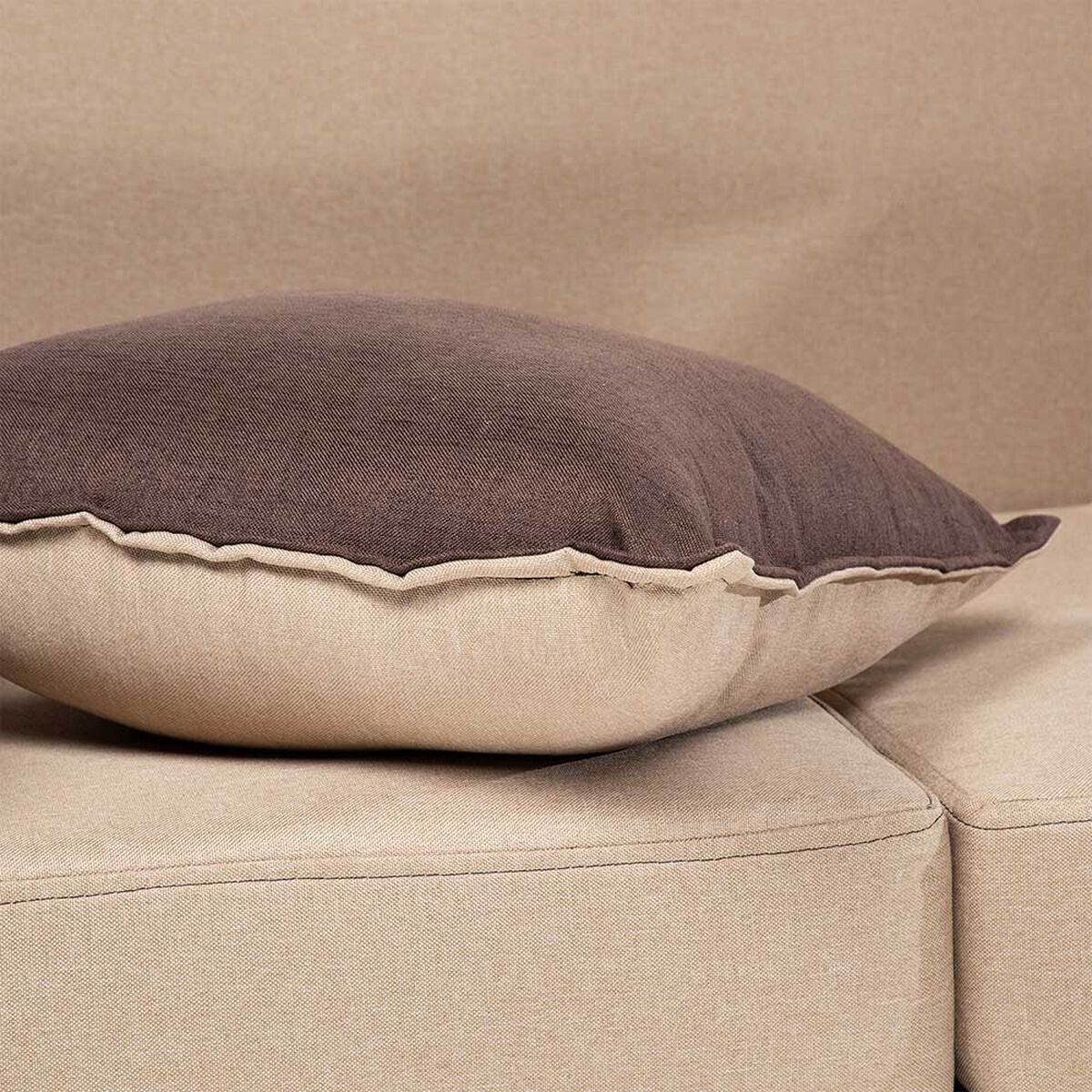 Juego de Living Almore Paris Sofá 3 Cuepos + Dos Pouf 1 Cuerpo Café Beige